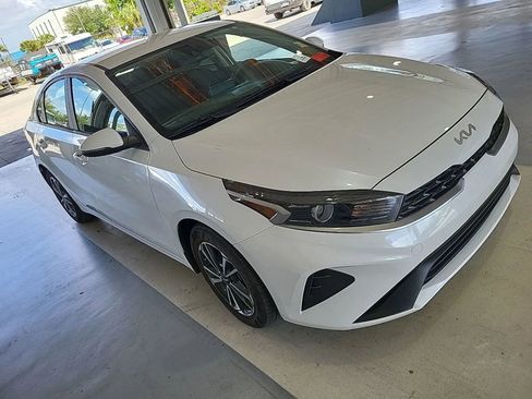 Used 2023 Kia Forte LXS w/ LXS Technology Package image 5