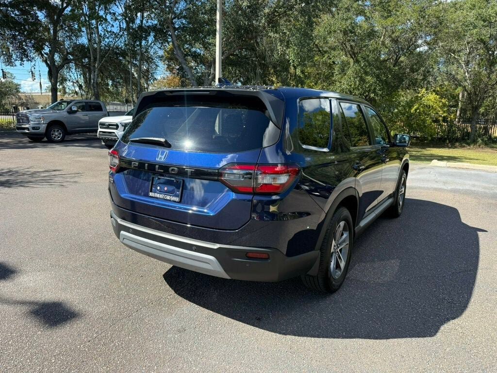 Used 2025 Honda Pilot EX-L image 10