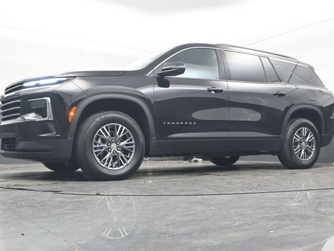 Used 2025 Chevrolet Traverse LT image 25