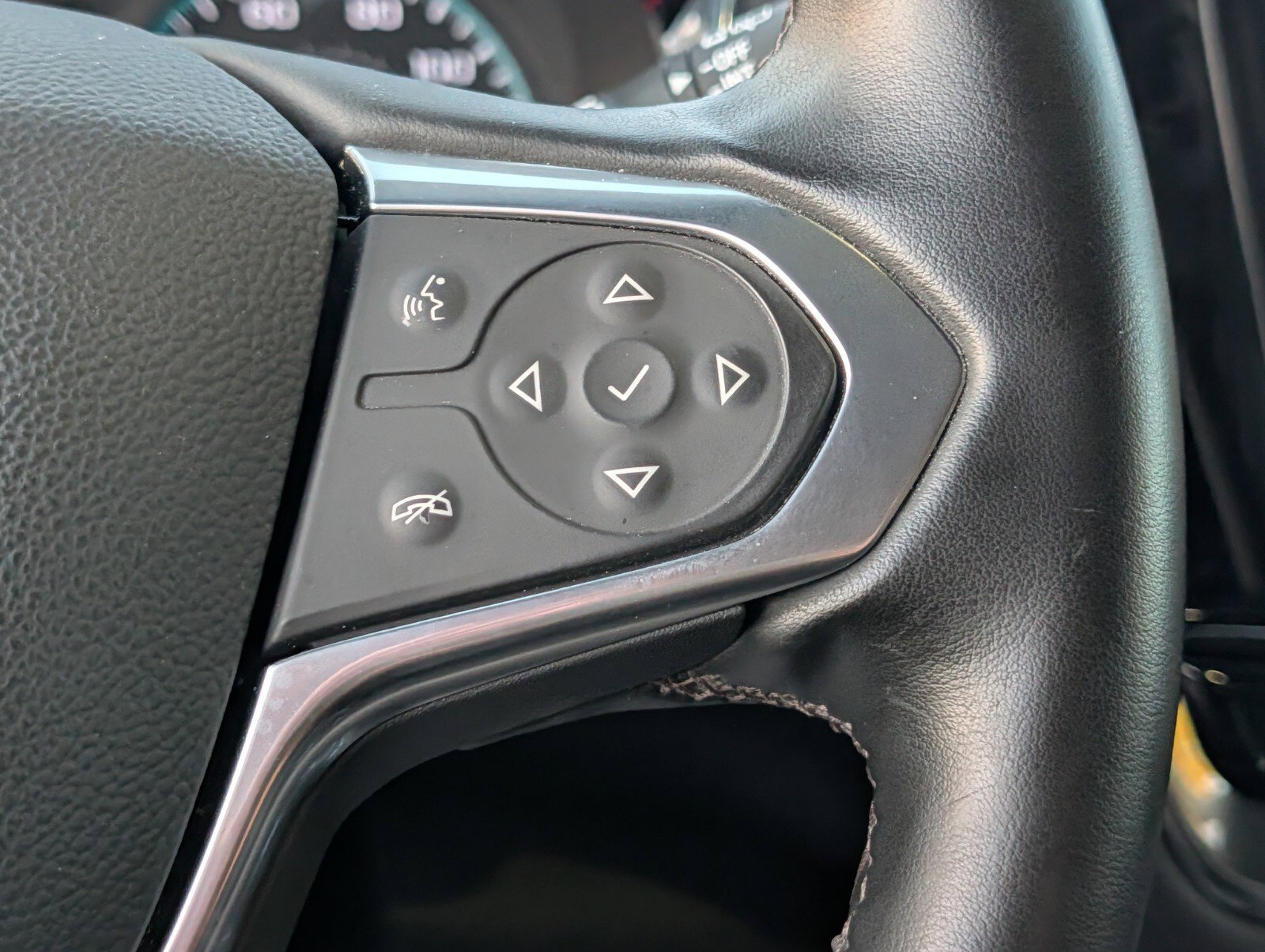 Used 2023 Chevrolet Traverse LT FWD image 33