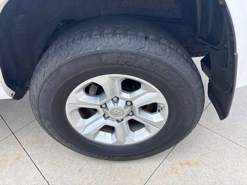 Used 2019 Toyota 4Runner SR5 Premium AWD/4WD image 11