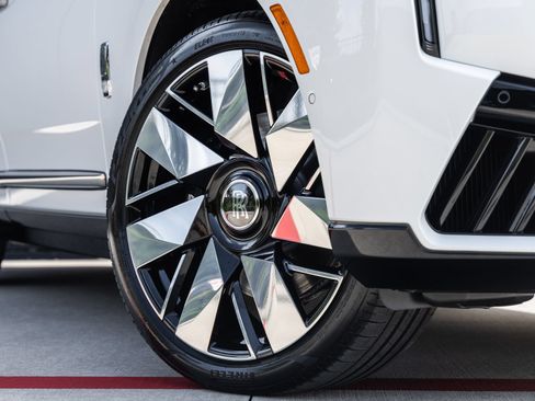 New 2026 Rolls-Royce Cullinan AWD/4WD image 24