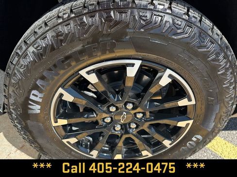 Used 2024 Chevrolet Traverse Z71 w/ Enhanced Driving Package AWD/4WD image 39