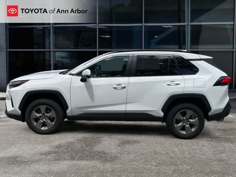 Used 2024 Toyota RAV4 XLE FWD image 3