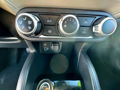 Used 2021 Nissan Versa SV image 17