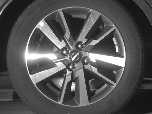 Used 2025 Nissan Versa SV image 15