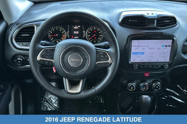 Used 2016 Jeep Renegade Latitude FWD image 15