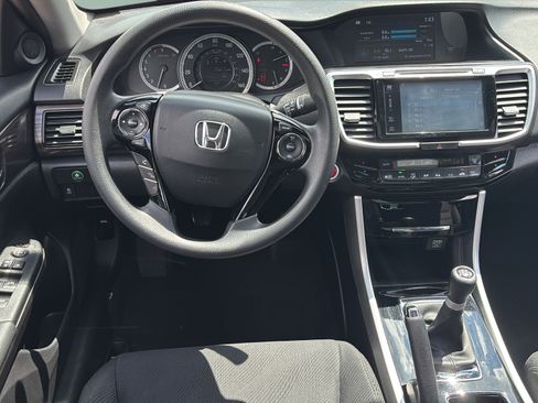 Used 2016 Honda Accord EX image 14