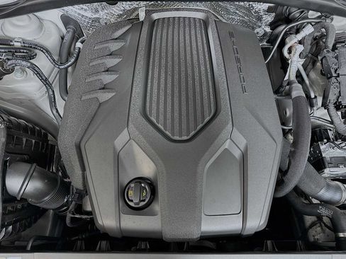 Certified 2026 Porsche Macan AWD/4WD image 31