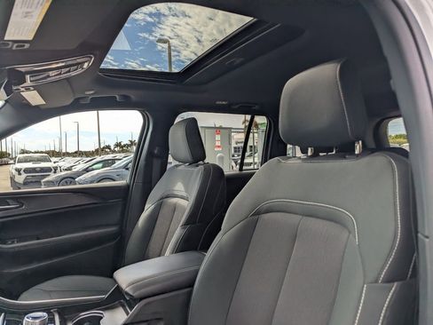 Used 2024 Jeep Grand Cherokee Laredo X w/ Luxury Tech Group I image 22