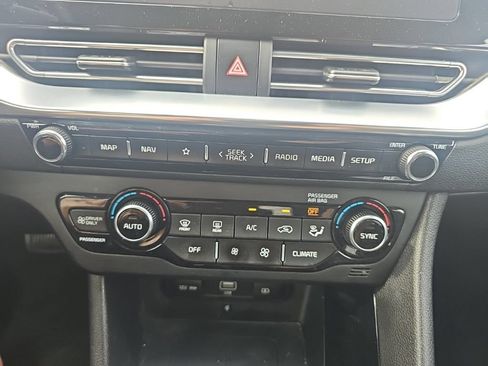 Used 2022 Kia Niro Touring Special Edition FWD image 40