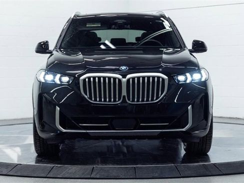 New 2026 BMW X5 xDrive50e image 7