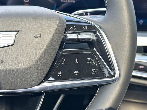 Used 2025 Cadillac Lyriq Luxury image 6