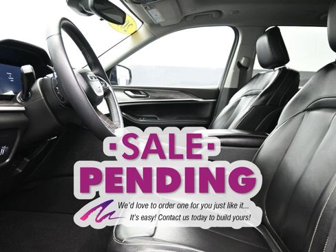 Used 2023 Jeep Grand Cherokee Limited image 21