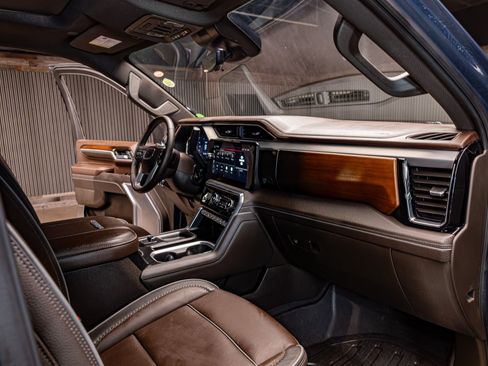 Used 2025 GMC Sierra 3500 Denali w/ Denali Reserve Package image 17