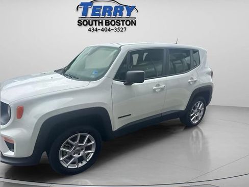 Used 2023 Jeep Renegade Latitude AWD/4WD image 3
