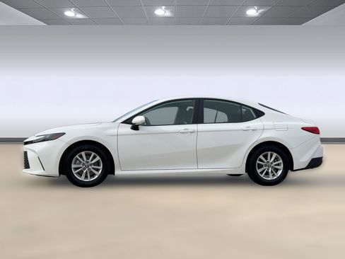 Used 2025 Toyota Camry LE image 2