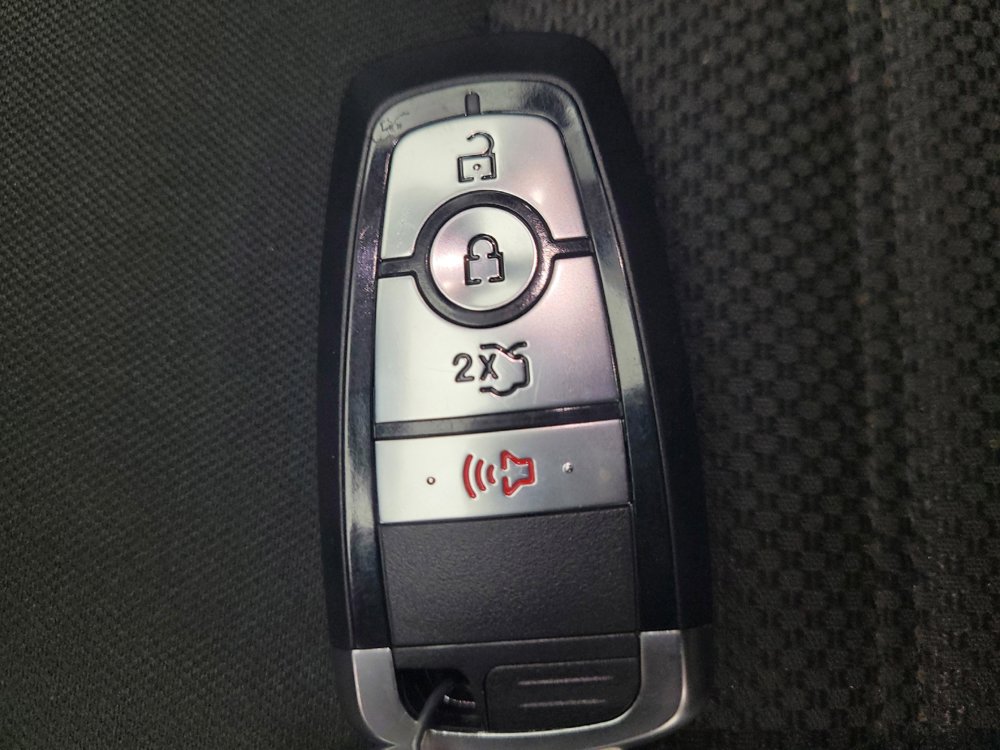 Used 2017 Ford Fusion SE FWD image 32