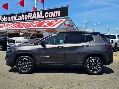 Certified 2024 Jeep Compass Limited AWD/4WD image 8