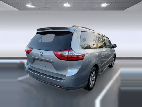 Used 2015 Toyota Sienna LE FWD image 5