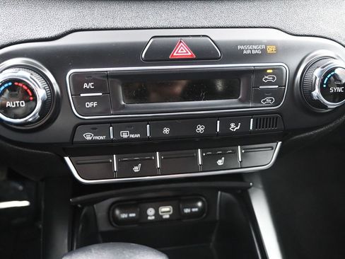 Used 2020 Kia Sorento LX w/ LX I4 Convenience Package image 20