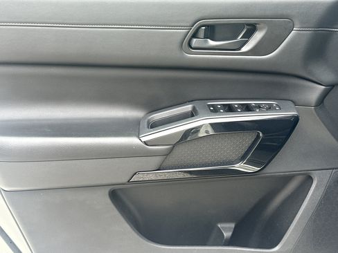Used 2024 Nissan Pathfinder SV FWD image 10