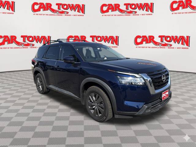 Used 2022 Nissan Pathfinder SV FWD image 2