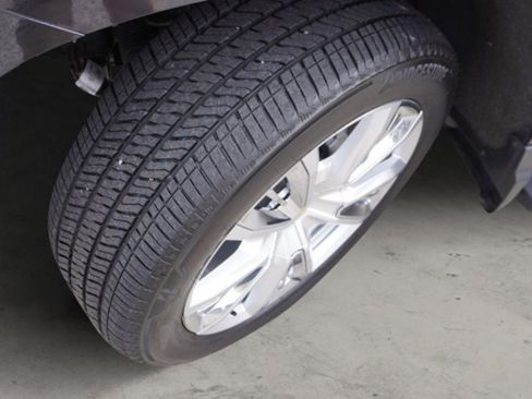 Used 2022 Chevrolet Silverado 1500 High Country w/ Technology Package image 11