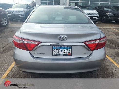 Used 2016 Toyota Camry XLE w/ Moonroof Package image 5