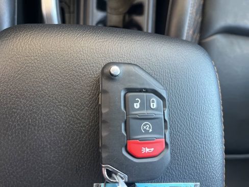 Used 2022 Jeep Wrangler Unlimited Sahara image 23