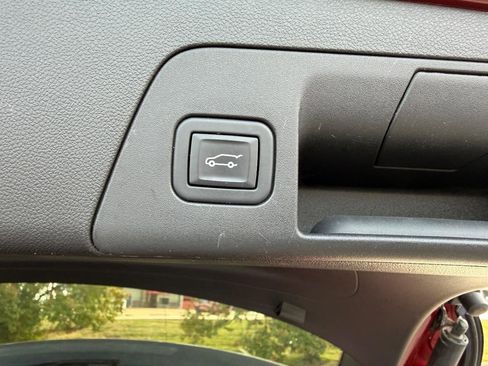 Used 2021 Buick Envision Essence w/ Sport Touring Package image 6