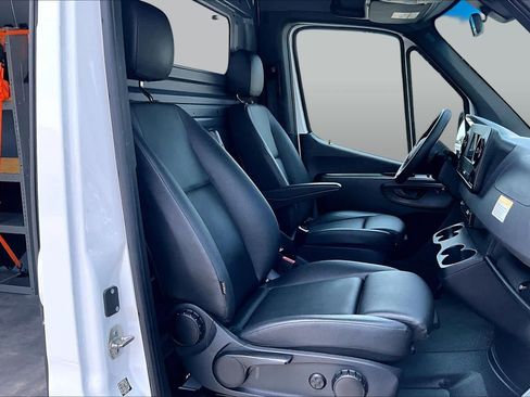 Used 2024 Mercedes-Benz Sprinter 2500 image 9