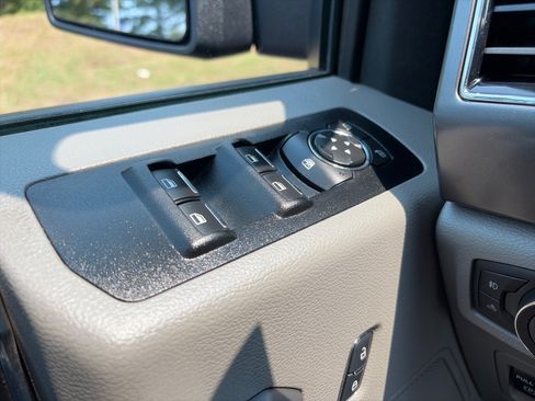 Used 2018 Ford F150 XLT w/ Equipment Group 302A Luxury AWD/4WD image 30