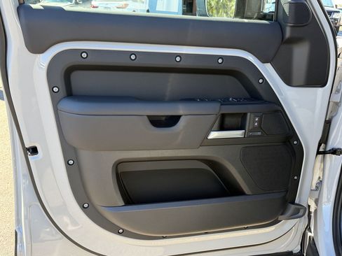 New 2026 Land Rover Defender 110 X-Dynamic SE AWD/4WD image 14