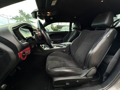 Used 2022 Dodge Challenger R/T w/ Plus Package image 15