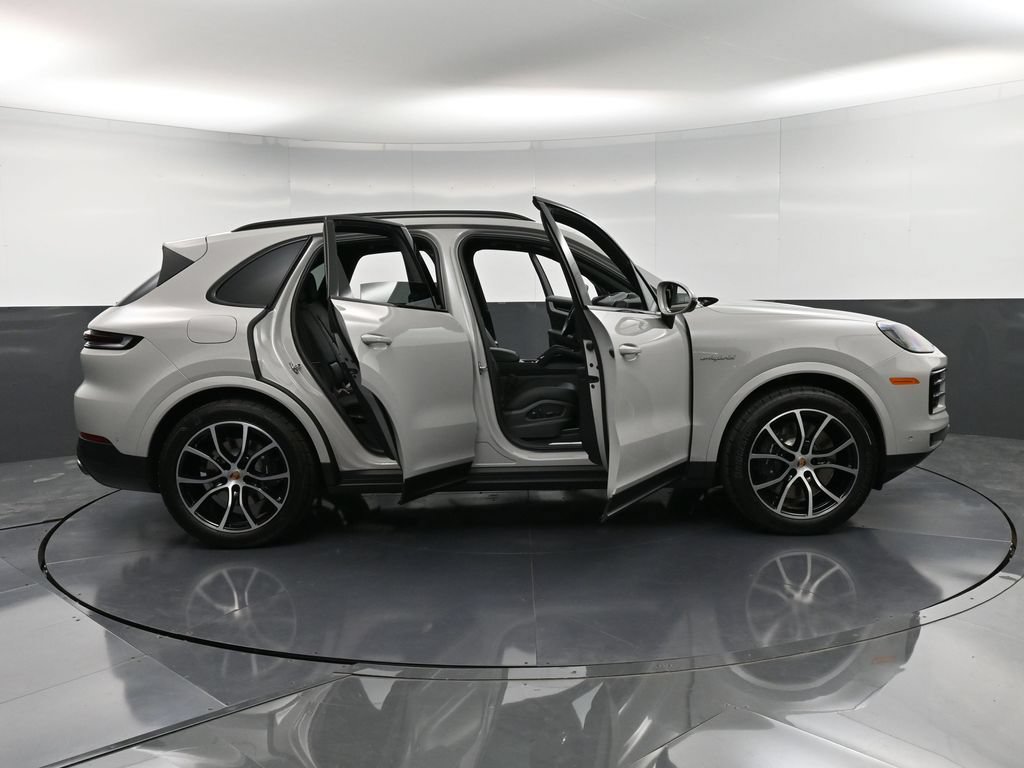 Certified 2026 Porsche Cayenne E-Hybrid AWD/4WD image 37