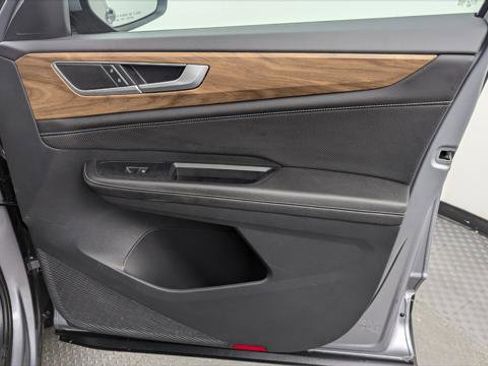 Used 2025 Volkswagen Atlas SE image 23