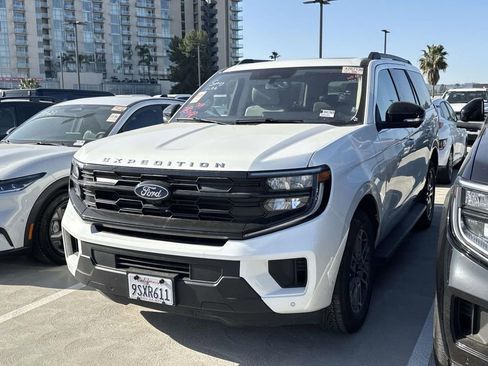 Used 2025 Ford Expedition Active image 11