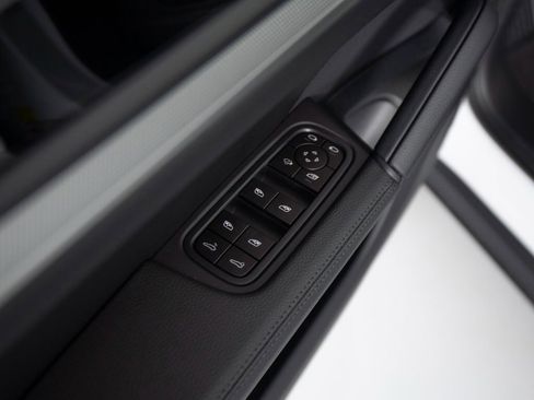 New 2026 Porsche Cayenne image 21