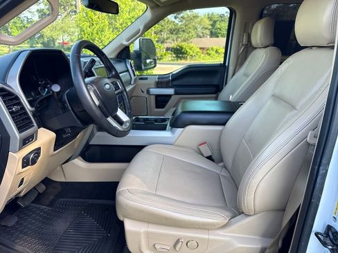 Used 2018 Ford F250 Lariat w/ Lariat Value Package RWD image 12