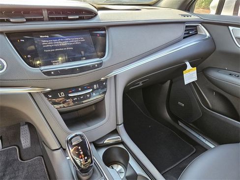 New 2026 Cadillac XT5 Luxury image 21