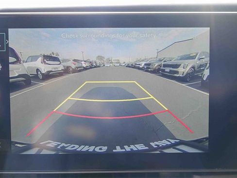 Used 2025 Kia Carnival image 24