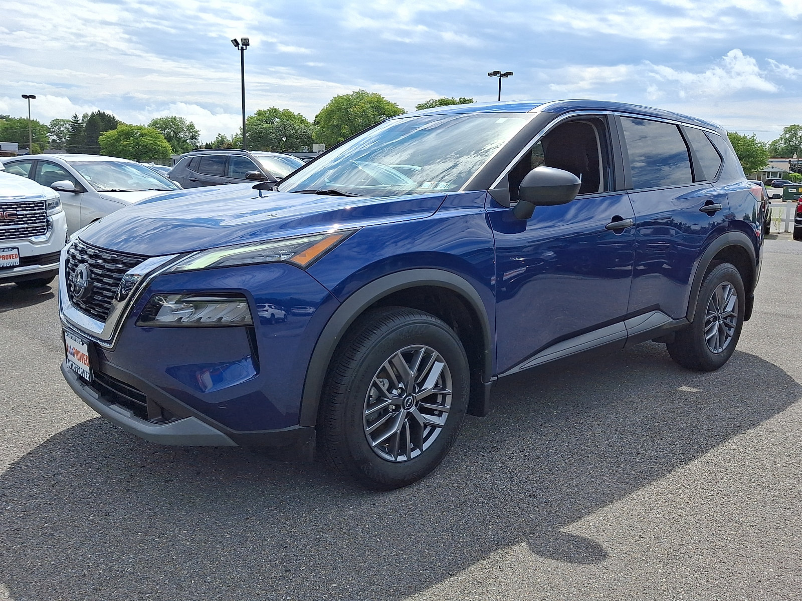 Used 2023 Nissan Rogue S AWD/4WD image 3