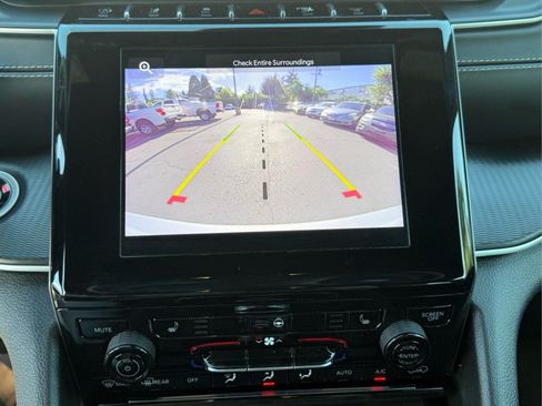 Used 2024 Jeep Grand Cherokee Altitude AWD/4WD image 19