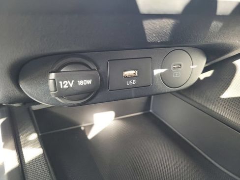 Used 2025 Hyundai Elantra SE FWD image 28