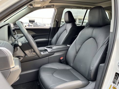 Used 2026 Toyota Grand Highlander AWD image 23