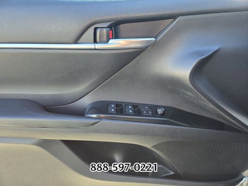 Used 2019 Toyota Camry SE image 30