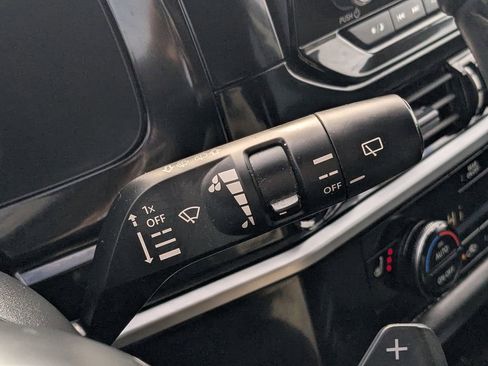 Used 2025 Nissan Pathfinder SV image 26