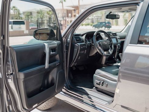 Used 2018 Toyota 4Runner Limited AWD/4WD image 5