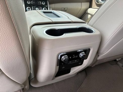 Used 2021 GMC Yukon Denali w/ Denali Premium Package AWD/4WD image 18